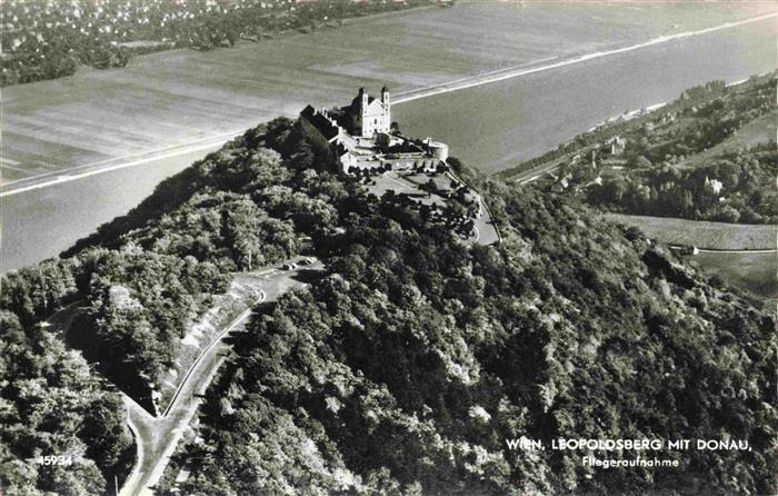 Wien AT Leopoldsberg mit Donau