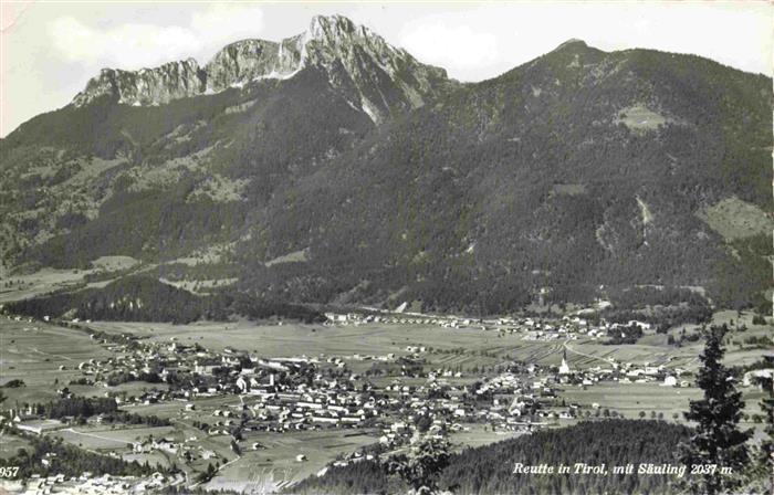 Reutte Tirol AT Fliegeraufnahme mit Saeuling