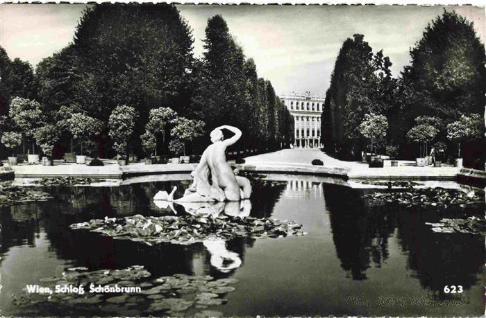 Wien AT Schloss Schoenbrunn Seerosenteich