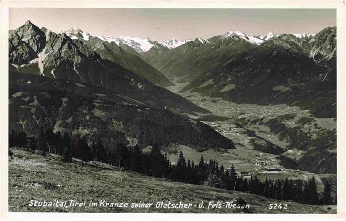 Stubaital Tirol AT mit Gletscher und Fels Riesen