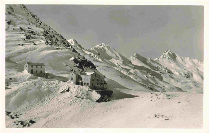 Similaunhuette mit Kreuzspitze und oetztaler Alpen