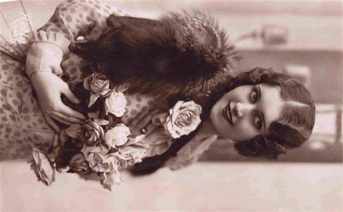 Foto Ketty Nr. 848 Frau Blumen France