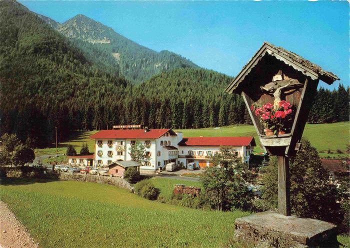 Inzell Traunstein Bayern Gasthof Schmelz mit Rauschberg Wegekreuz
