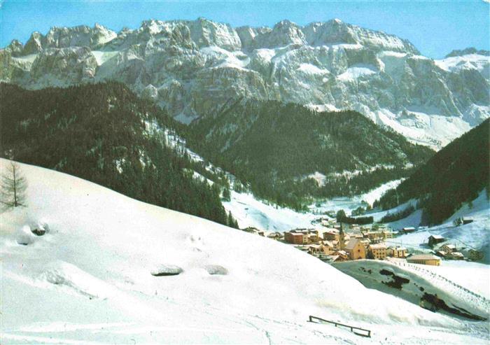 Wolkenstein Groeden Selva Val Gardena Suedtirol IT Panorama mit Sellagruppe