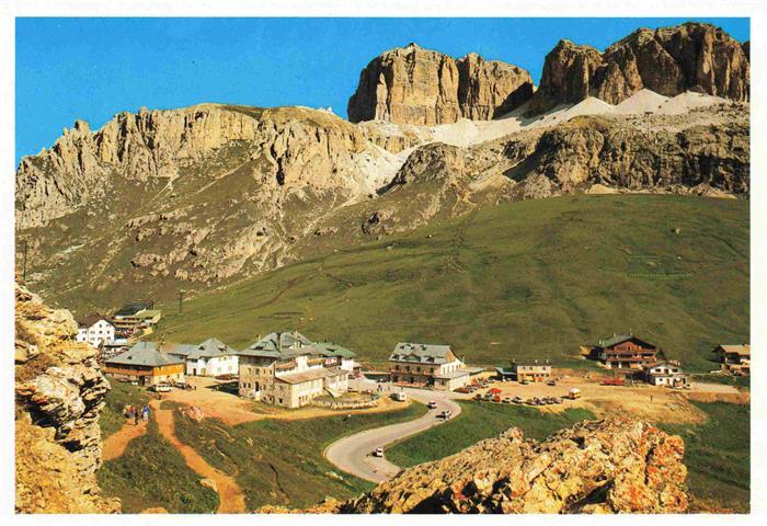 Passo Pordoi Pordoipass 2239m Canazei Trento IT Dolomiten mit Sass Pordoi