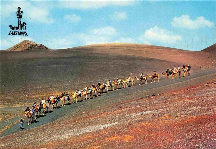 Lanzarote Kanarische Inseln ES Caravana subiendo las Montañas del Fuego