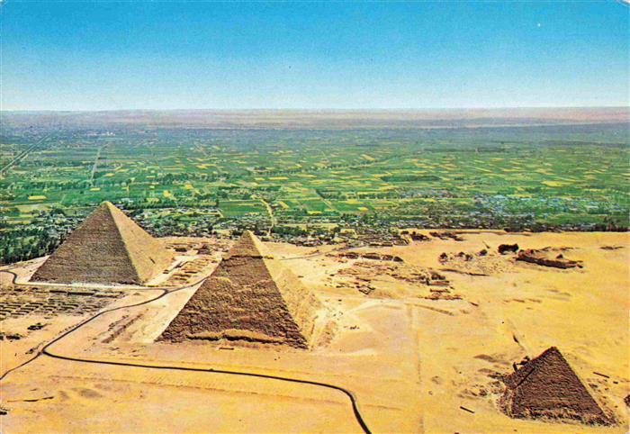 Gizeh Giza Egypt Fliegeraufnahme der Pyramiden
