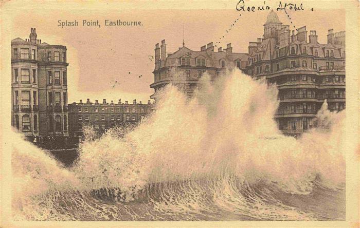 EASTBOURNE Sussex UK Splash point Queen's Hotel Brandung