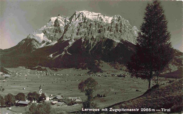Lermoos Tirol AT mit Zugspitzmassiv