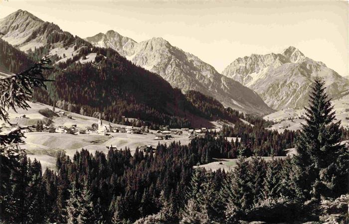 Riezlern Kleinwalsertal Vorarlberg mit Elfer und Zwoelfer