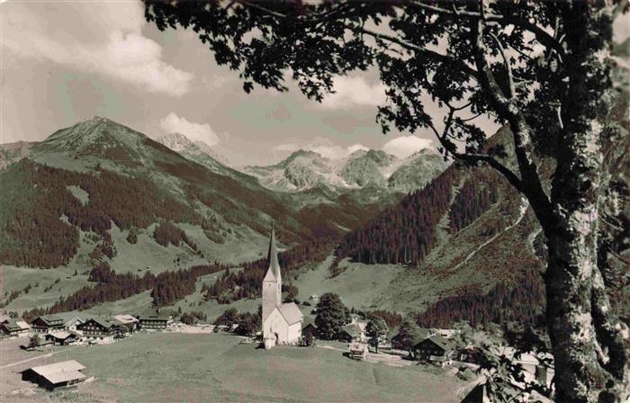 Mittelberg Kleinwalsertal AT mit Schafalpenkoepfe und Hammerspitze