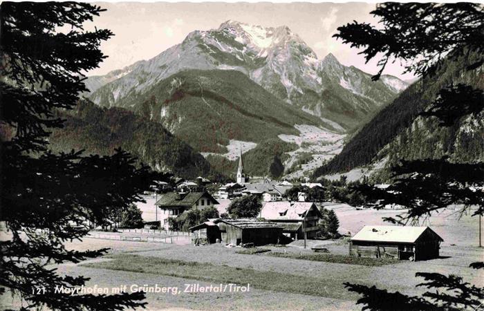 Mayrhofen Zillertal Tirol AT mit Gruenberg im Zillertal