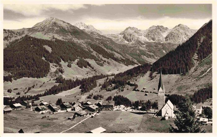 Mittelberg Kleinwalsertal AT mit Hamerspitze und Hochgehren