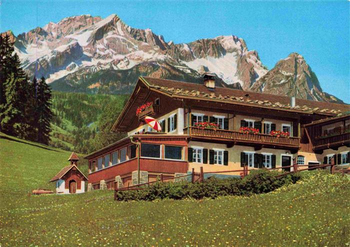 GARMISCH-PARTENKIRCHEN Bayern Gschwandtnernbauer mit Zugspitzgruppe
