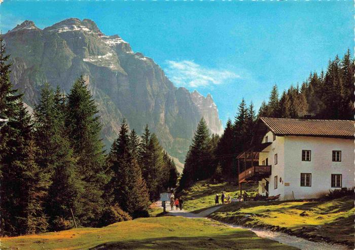 Stubaital Tirol AT Alpenwirtschaft Herzeben mit Kirchdachspitze