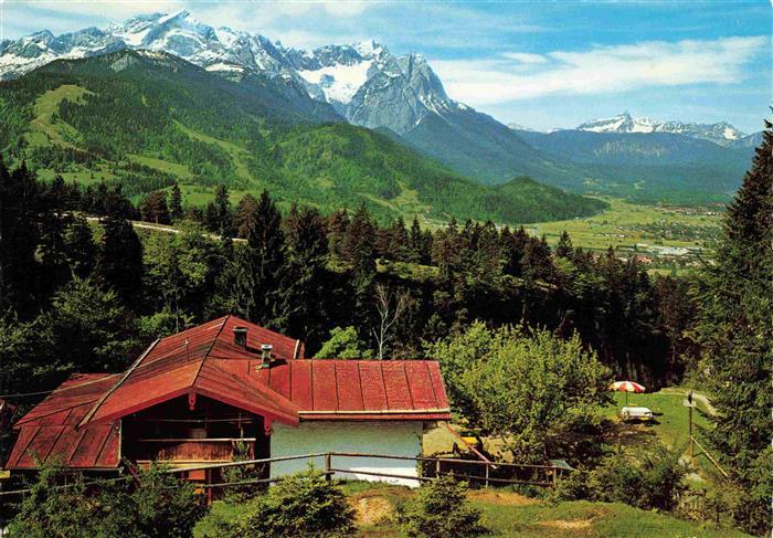 GARMISCH-PARTENKIRCHEN Bayern Bergwirtschaft Gamshuette mit Wettersteingebirge u