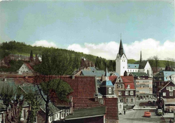 GUMMERSBACH NRW Ortspartie mit Kirche