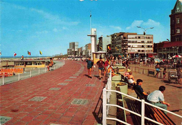Oostduinkerke Koksijde Belgie Strand und Promenade