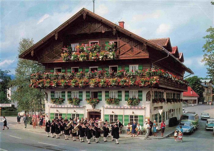 OBERAMMERGAU Bayern Hotel Wolf mit Musikkapelle in der alten Ammergauer Tracht