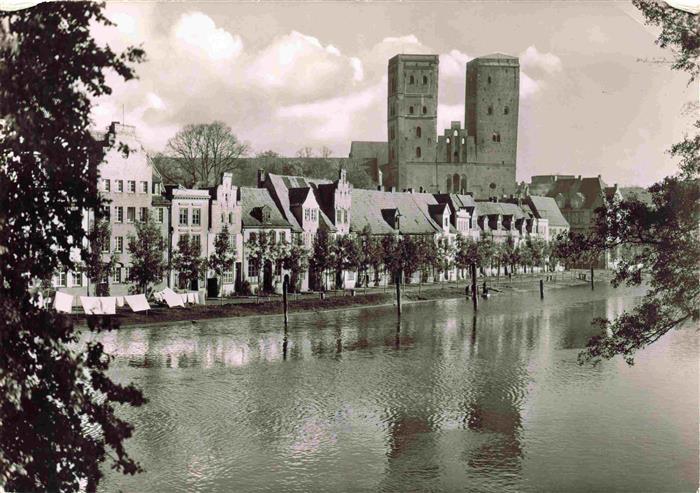 LueBECK  CITY Dom mit Obertrave