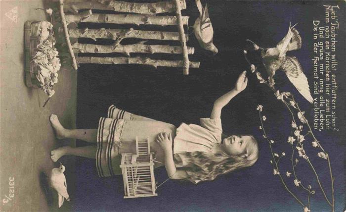 Tauben Pigeons Palomas-- Kind Maedchen