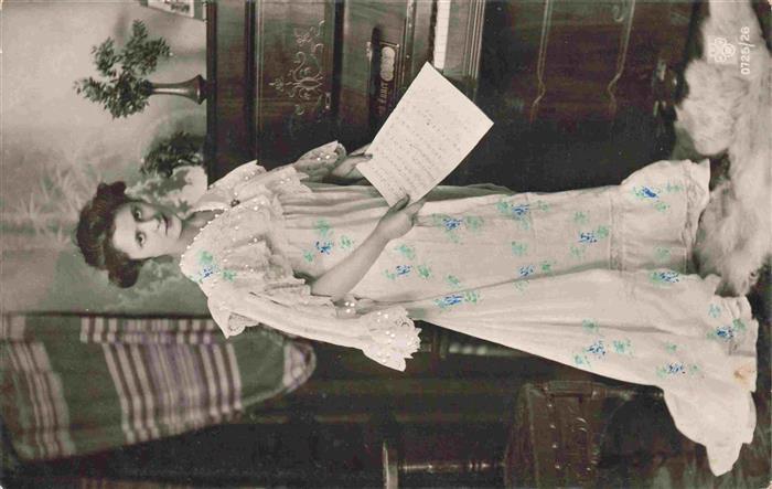 Foto RPH Nr. 0725-26 Mädchen Frau Klavir