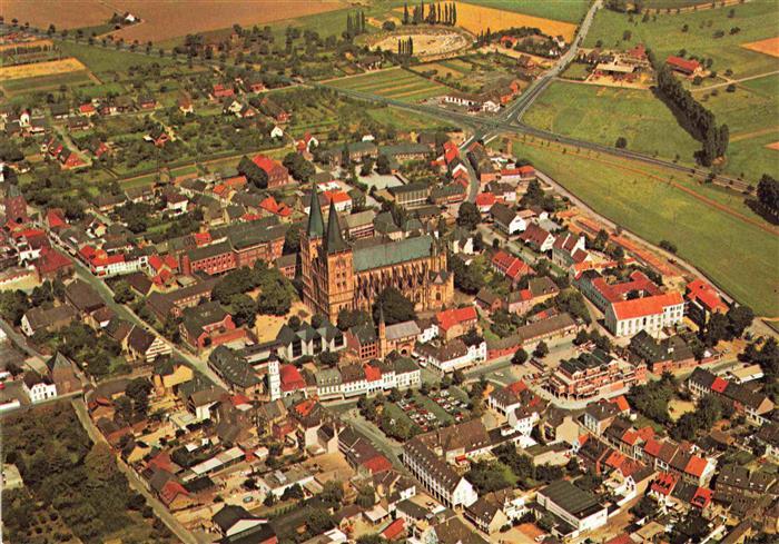 Xanten Fliegeraufnahme mit Stadt und Roemischem Amphitheater