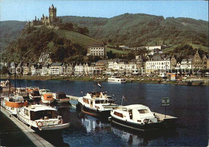 Cochem Mosel Bootshafen mit Burg Reichsburg