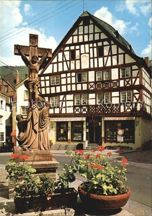 BERNKASTEL-KUES Berncastel Rheinland-Pfalz Mittelalterliches Fachwerkhaus Inri K