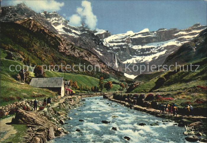 Gavarnie Hautes-Pyrenees La Chaumiere le Gave et le Cirque