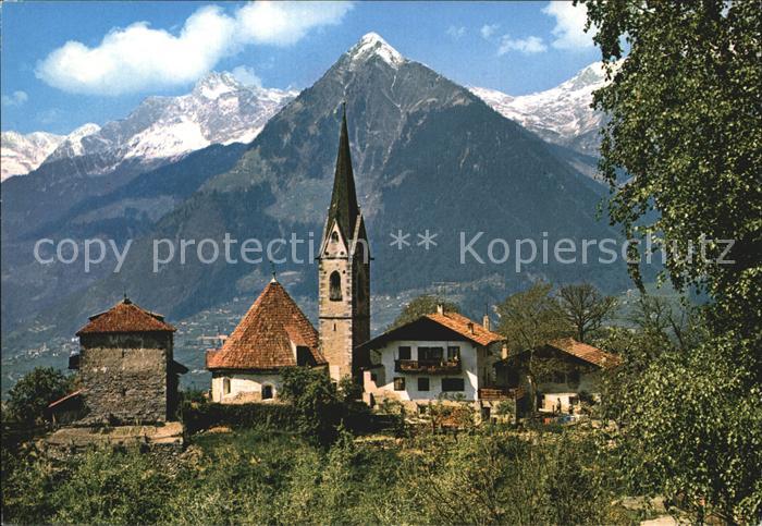 Schenna Meran St Georgen Kirche gegen Mutspitze und Tschigat Texelgruppe