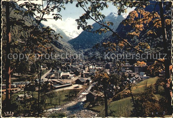 Cauterets Vue generale de la station au printemps