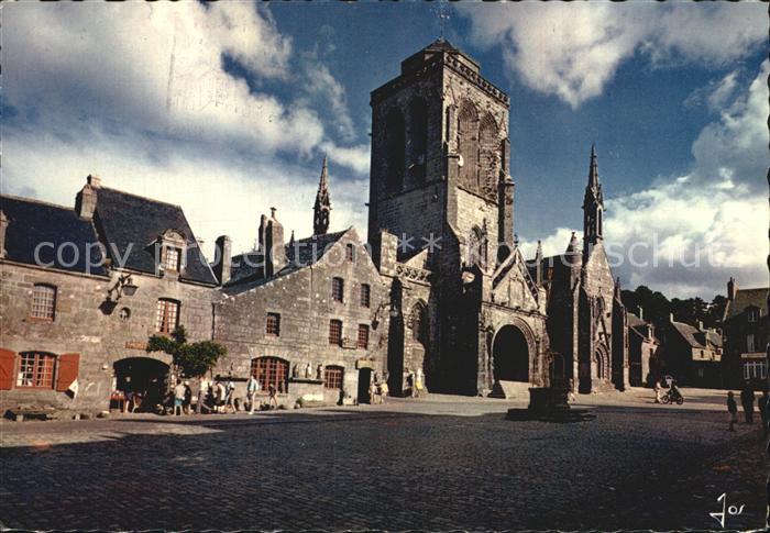 Locronan Le haut de la place