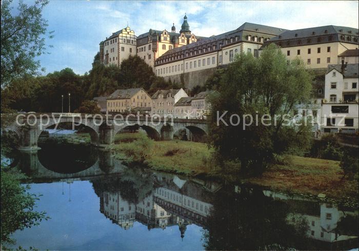 Weilburg Schloss Bruecke Wasserspiegelung