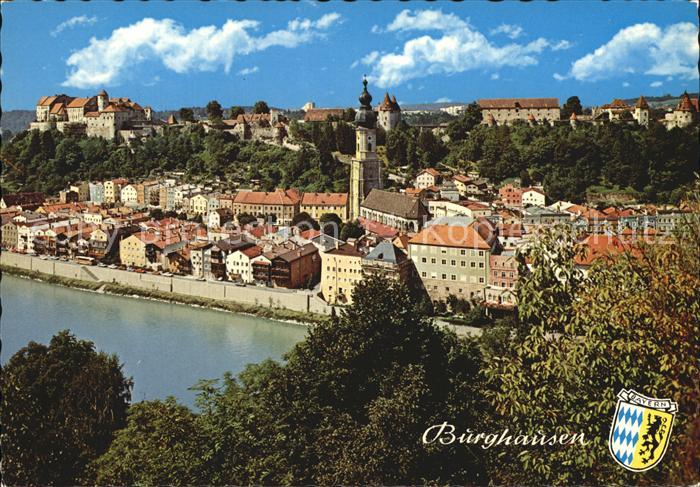 Burghausen Salzach Laengste Burg Deutschlands gesehen von Ach