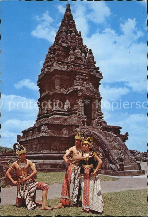 Rama Indonesien Shinta and Lasmana in Ramayana dance Middle Java version Temple