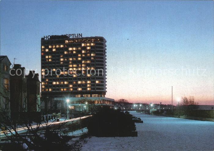 Warnemuende Ostseebad Hotel Neptun und Stranpromenade