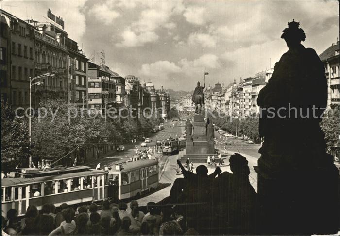 Praha Prahy Prague Vaclavske namesti Wenzelsplatz Strassenbahn Denkmal Reitersta