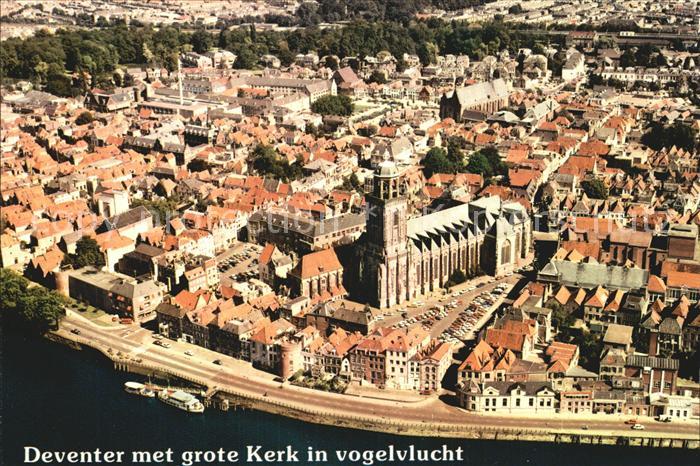 Deventer met grote Kerk in vogelvlucht