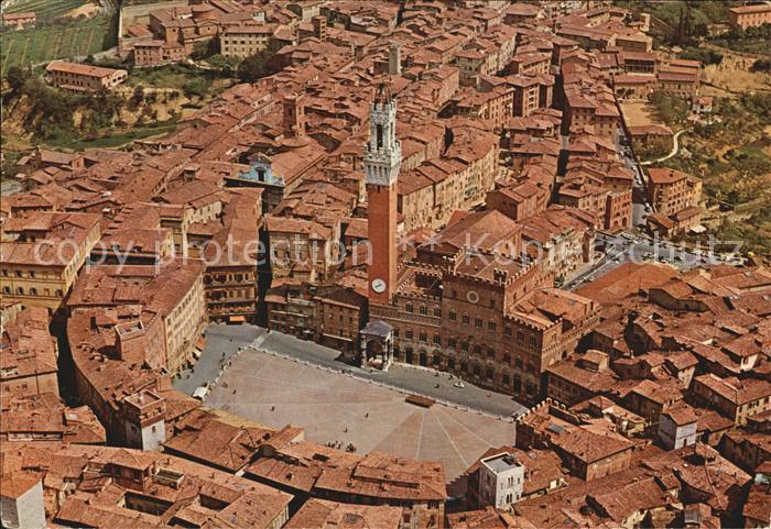 Siena Piazza Il Campo Palazzo Pubblico veduta aerea
