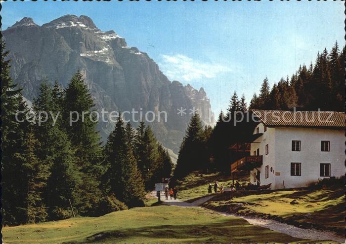 Stubaital Alpenwirtschaft Herzeben im Pinnistal mit Kirchdachspitze