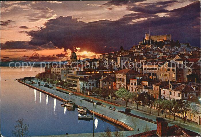 Sibenik Partie am Hafen bei Sonnenuntergang