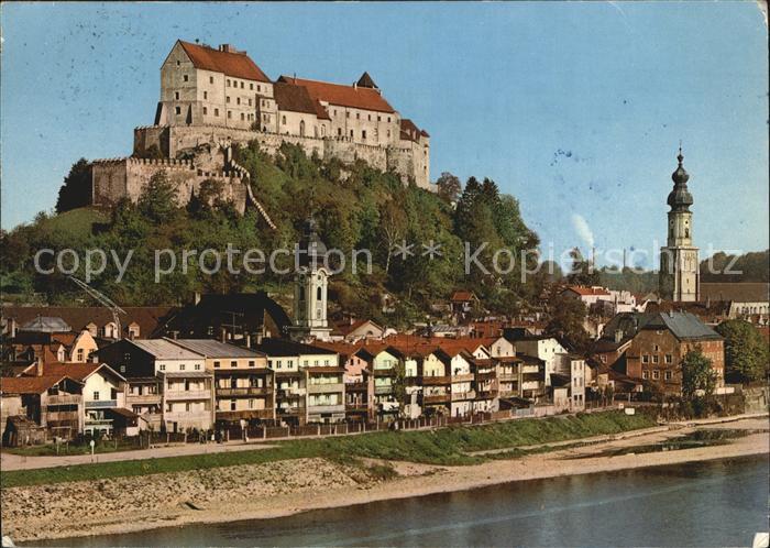 Burghausen Salzach Ortsansicht mit Kirche und Burg