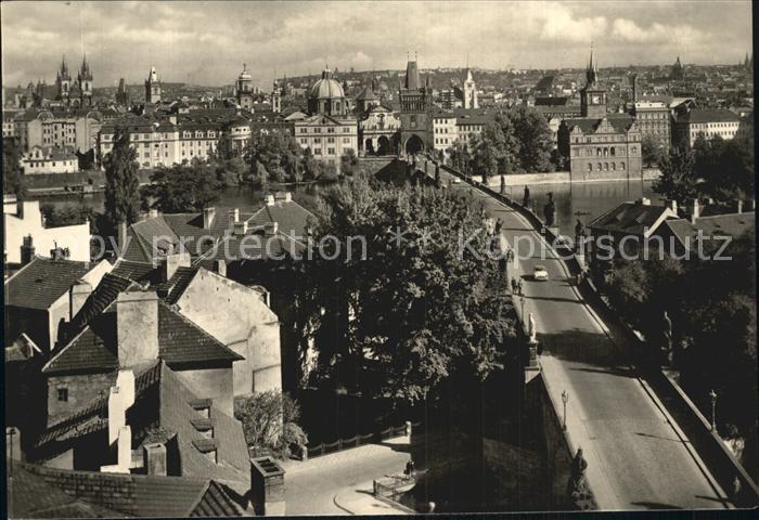 Prag Prahy Prague Karlsbruecke Tuerme der Altstadt