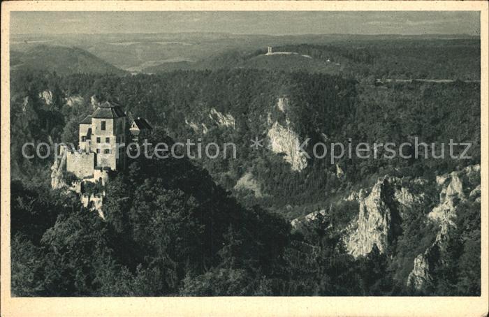 Schloss Bronnen Fliegeraufnahme mit Heuberghoehen