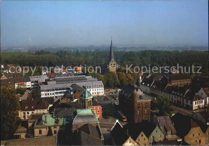 Rheinberg Altes und neues Rathaus mit St Peter