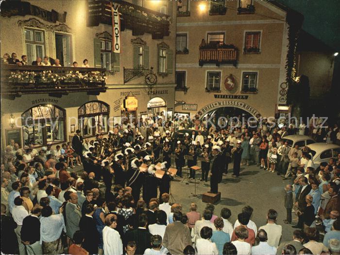 St Wolfgang Wolfgangsee Platzkonzert der Buergermusik am Marktplatz