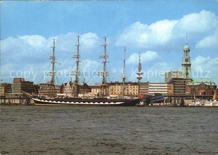 Segelschiffe Hamburg St. Michaeliskirche Fernsehturm