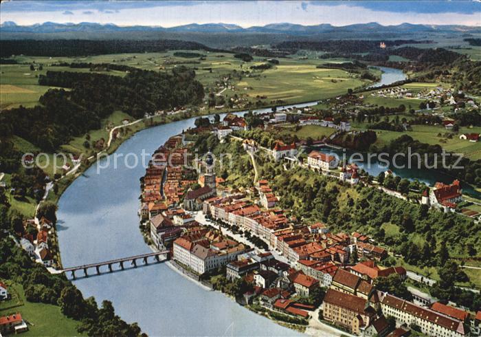 Burghausen Salzach Blick auf Berchtesgadener Berge bis zum Chiemgau Fliegeraufna