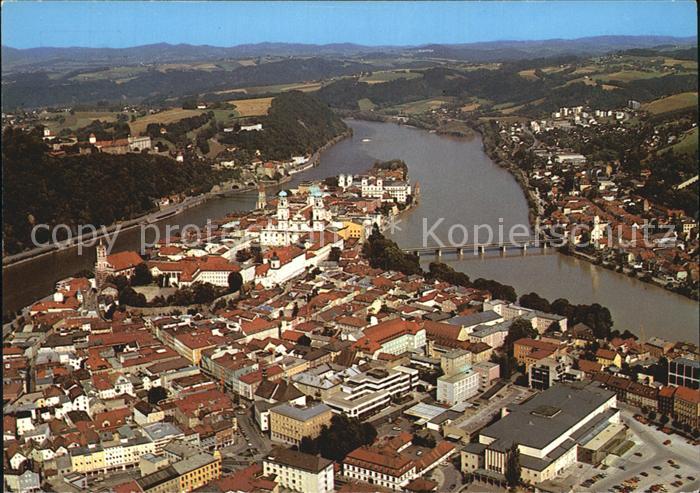 PAssAU Bayern Dreifluessestadt Zusammenfluss von Donau Inn und Ilz Fliegeraufnah